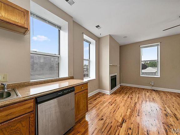 2nd image of 912 Lafayette Ave