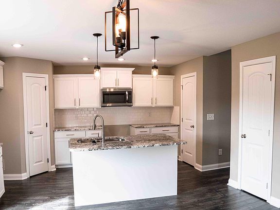 5th image of 150 Magnolia Pl