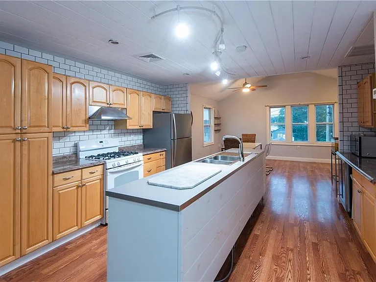 13 Island Ave — Photo 2