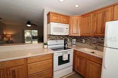 4th image of 250 Englewood Isles Pkwy APT 5