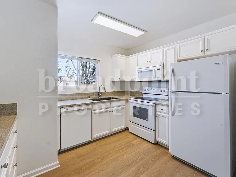 2536 White Oak Pl #2 — Photo 8