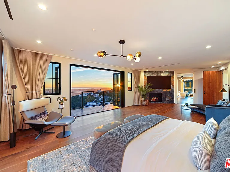 2020 Cyprean Dr — Photo 31