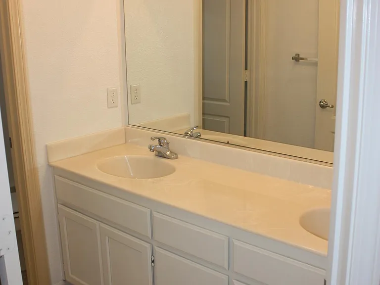 2171 Kingsbury Cir — Photo 2