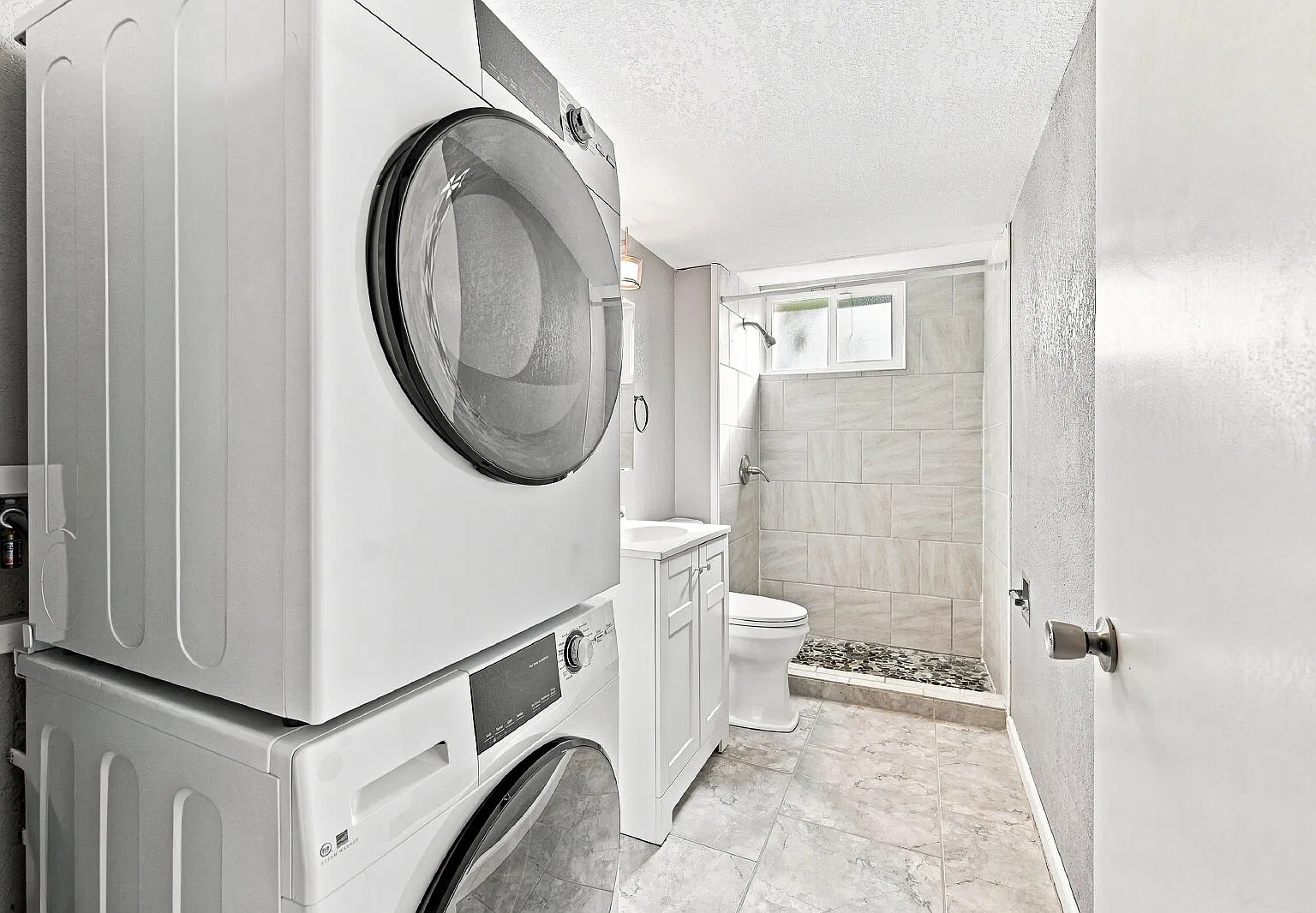 5 bed, 2.5 bath, 1819 sqft, $2,096 — Photo 4