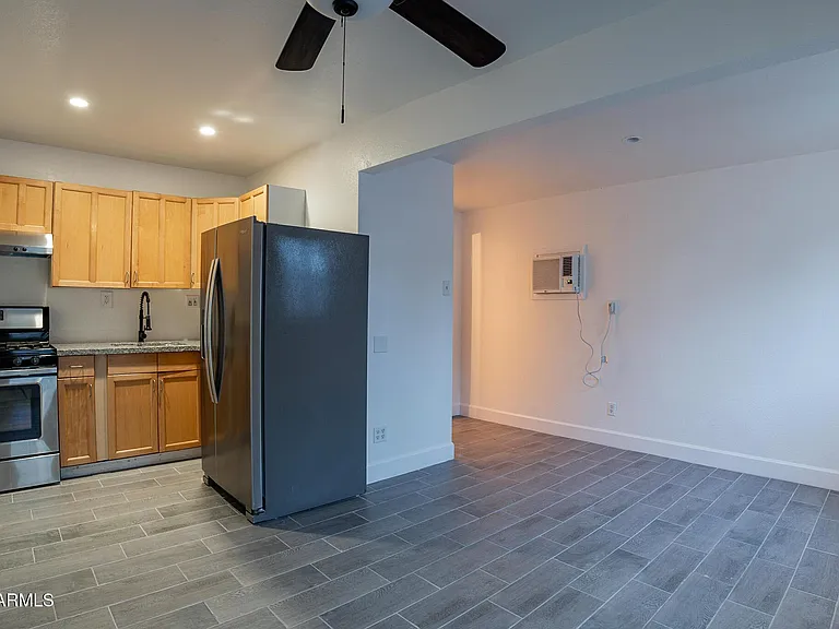 536 W 18th St — Photo 26