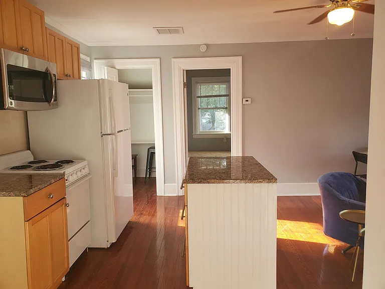 700 Hamilton Cres #1 — Photo 8