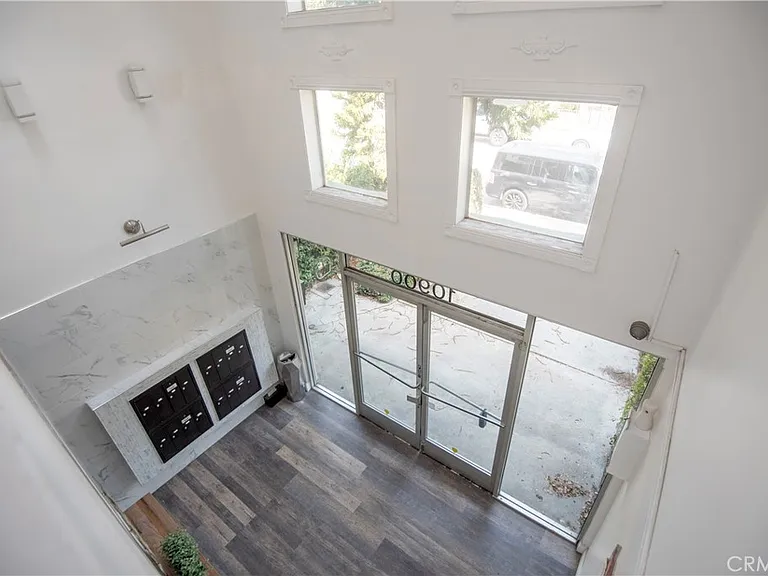 10900 Blix St #14 — Photo 4