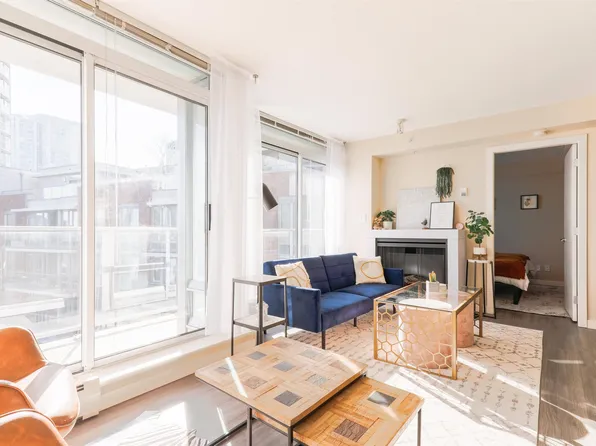 618 Abbott St #711, Vancouver, BC V6B 0C1