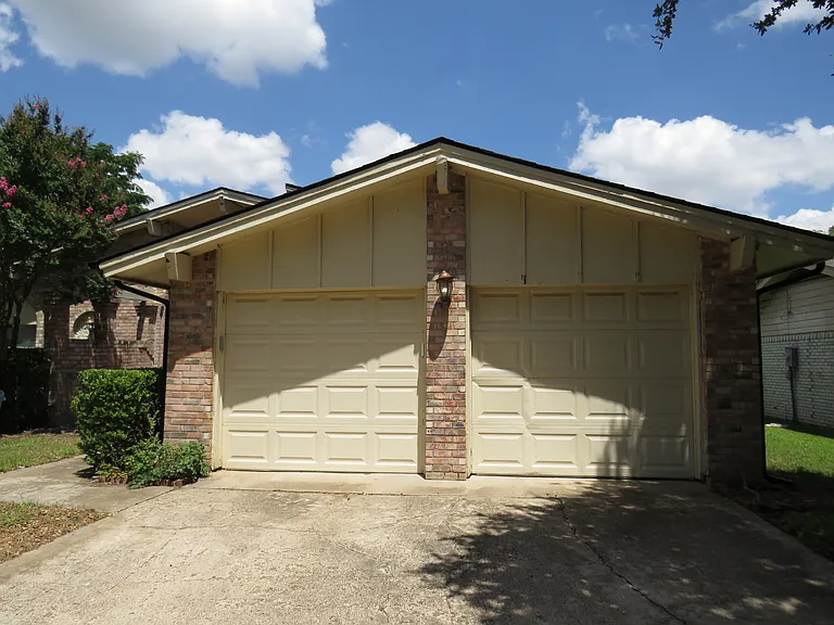 3308 Spring Valley Dr — Photo 3