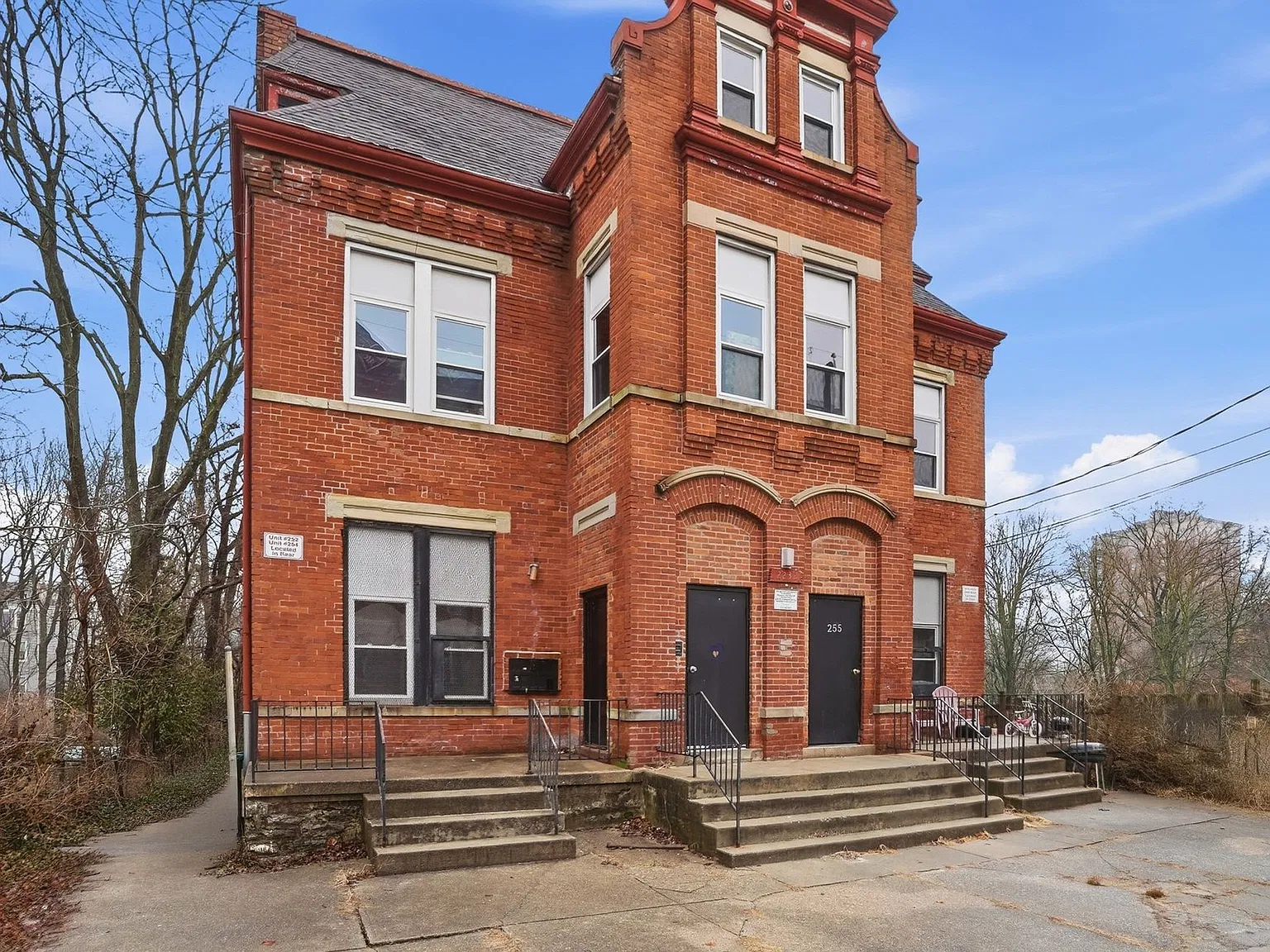 2232 St. James Ave. — Photo 1