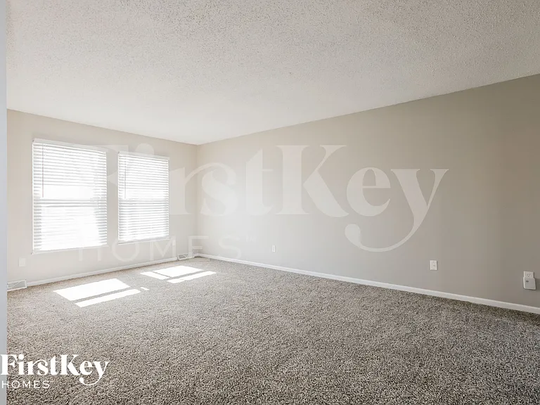 8418 NW 68th St — Photo 4