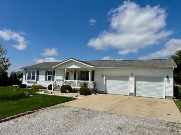 18445 Oak Dr, Carlyle, IL 62231