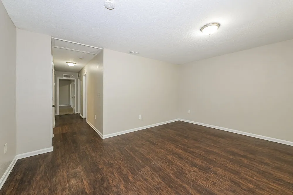 3 bed, 2.0 bath, 1268 sqft, $1,495 — Photo 3