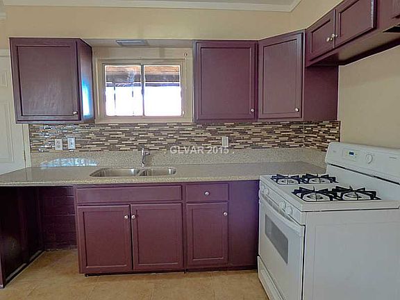 4th image of 4920 Elmhurst Ln