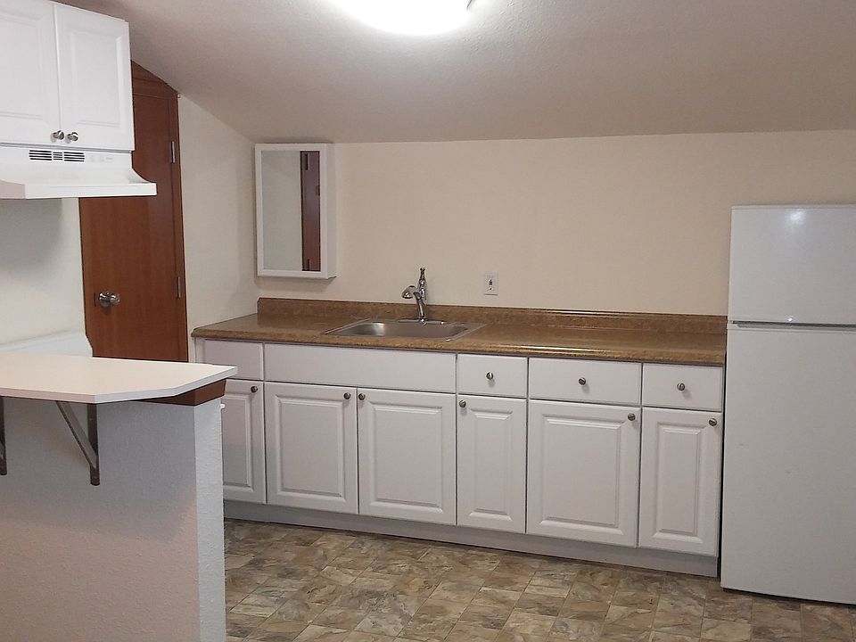 Kitchen / Eating Bar
