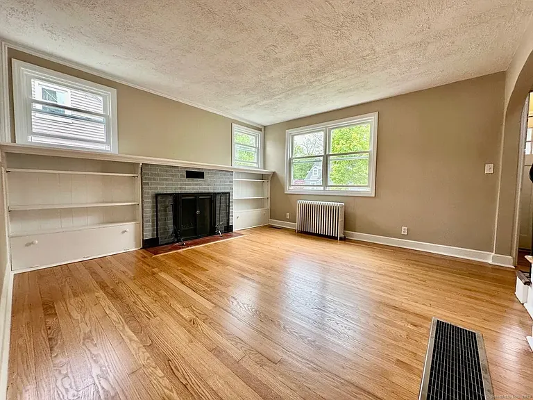 33 Emerson St — Photo 5