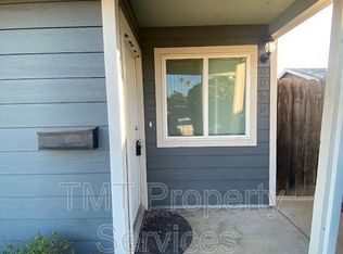 9066 Salmon Falls Dr, Sacramento, CA 95826