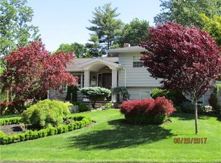 127 Foxwood Rd, West Nyack, NY 10994