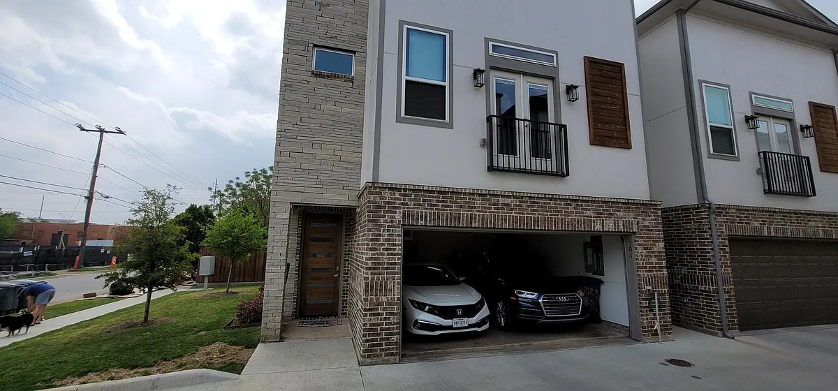Building Photo - 2129 Lovedale Ave #101
