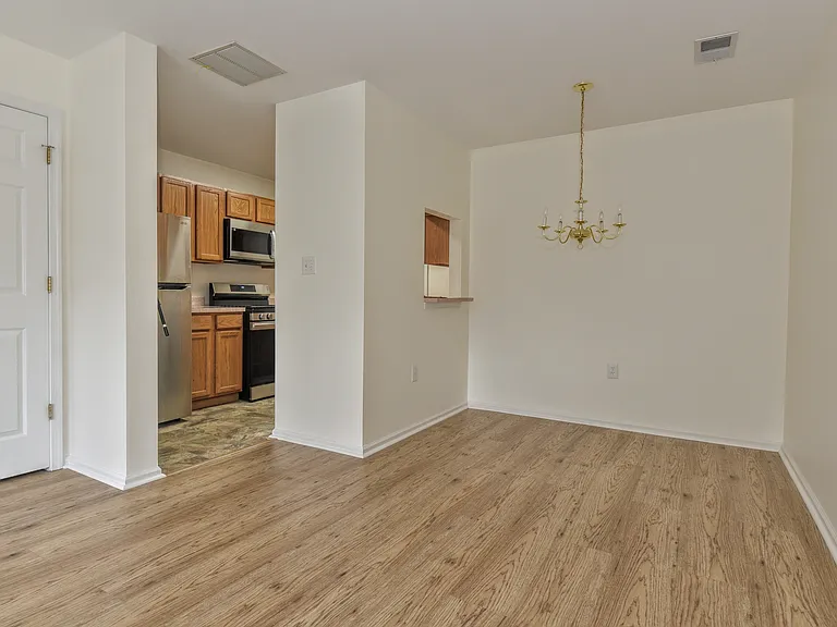 1132 Stafford St — Photo 7