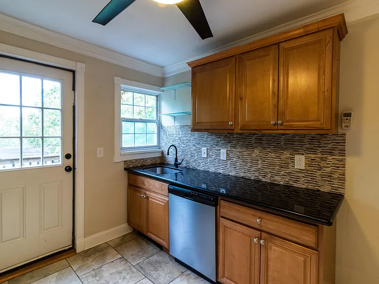 5910 Bryant St — Photo 4