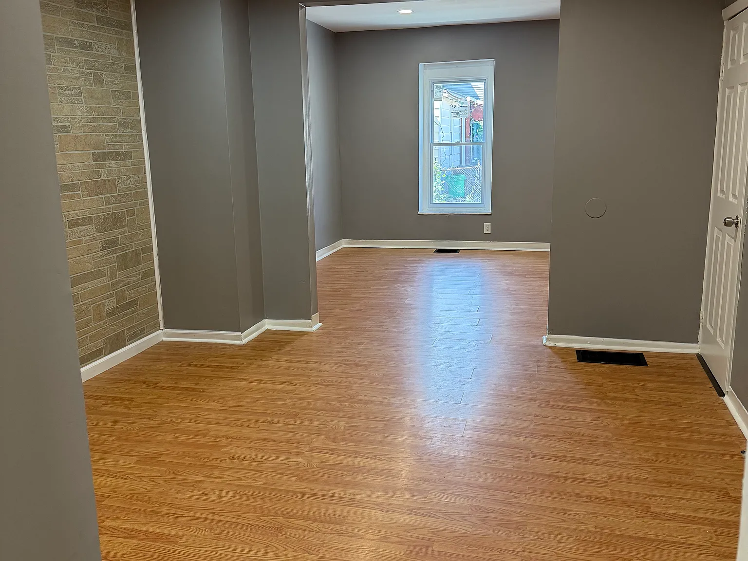 3 bed, 1016 sqft, $1,550 — Photo 3