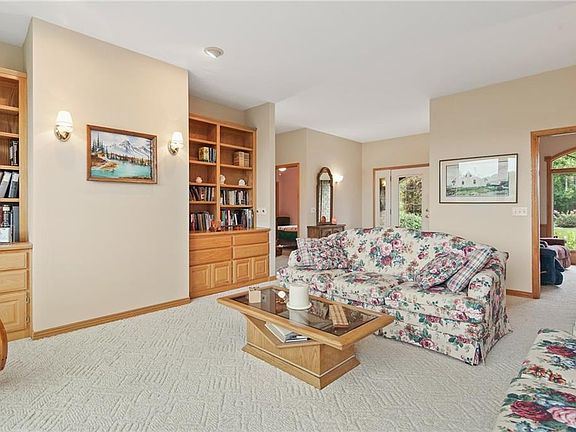4th image of 11 Stirling Cir