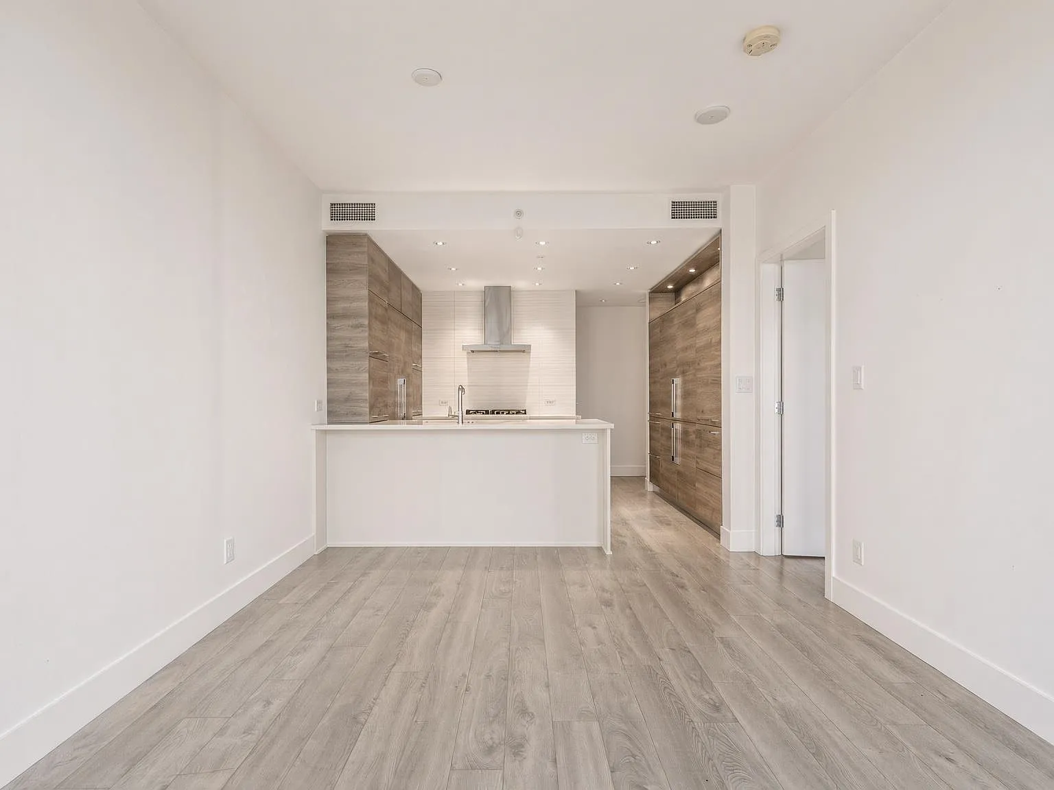 7388 Kingsway — Photo 1