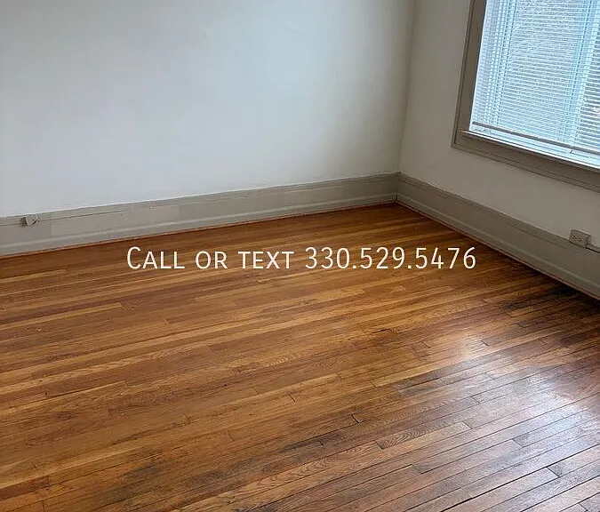 798 W Market St #6 — Photo 4