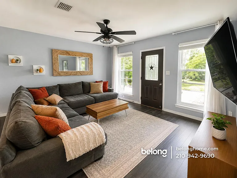 1803 Live Oak Dr — Photo 5