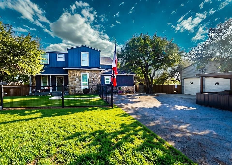 PANORAMIC PK LAKE VIEWS from this Charming, FURNISHED 2460, 4bd, 2ba LAKEHOME with SHOP & WORKSHOP, 4 CAR CARPORT and Large Shaded Grassy Lawns, & COVERED PATIOS