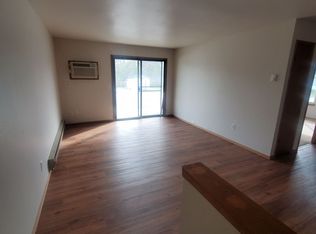 1320 Meadow Creek Dr. (8 Unit), Pewaukee, WI 53072