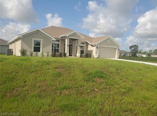 834 NE 44th Lane Cpe, Coral, FL 33909