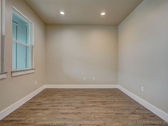 5th image of 6953 River Oak Dr