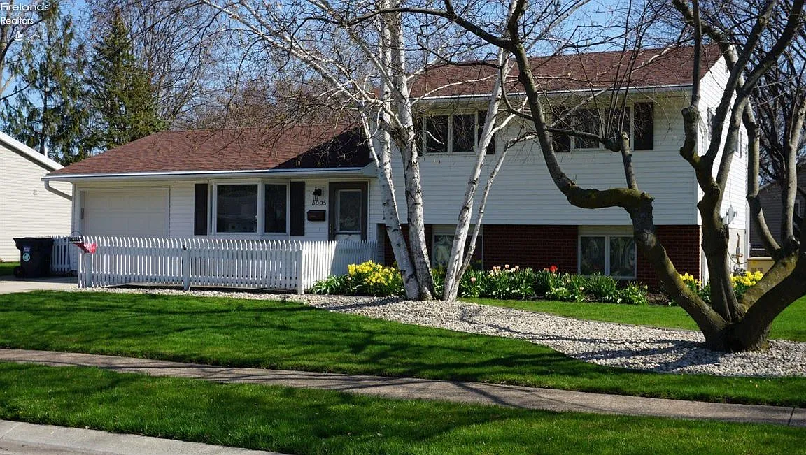 3005 Sunset Ln photo 1