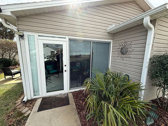 2nd image of 1725 Simpsonville Ln