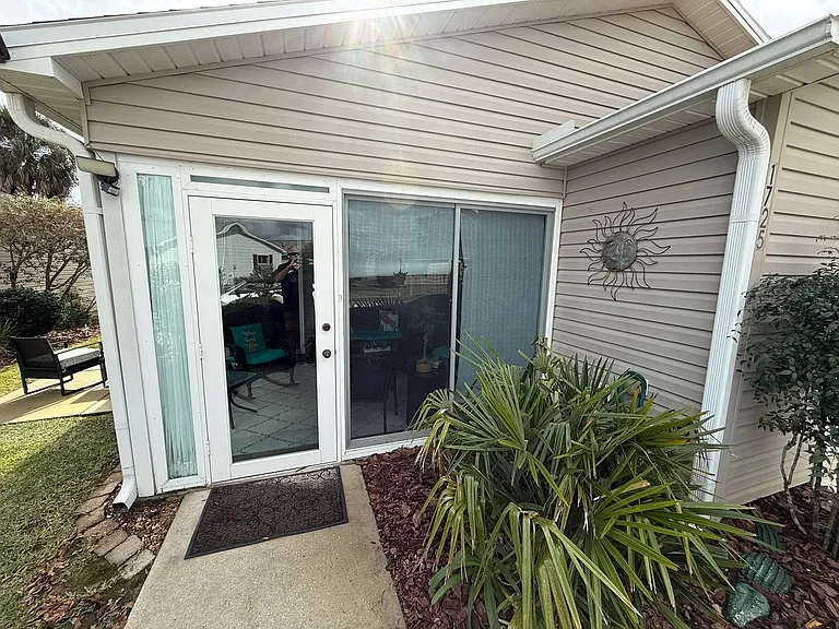 1725 Simpsonville Ln — Photo 2