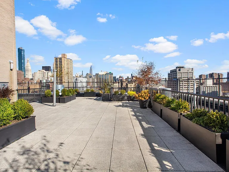 230 E 15th St #5G — Photo 14