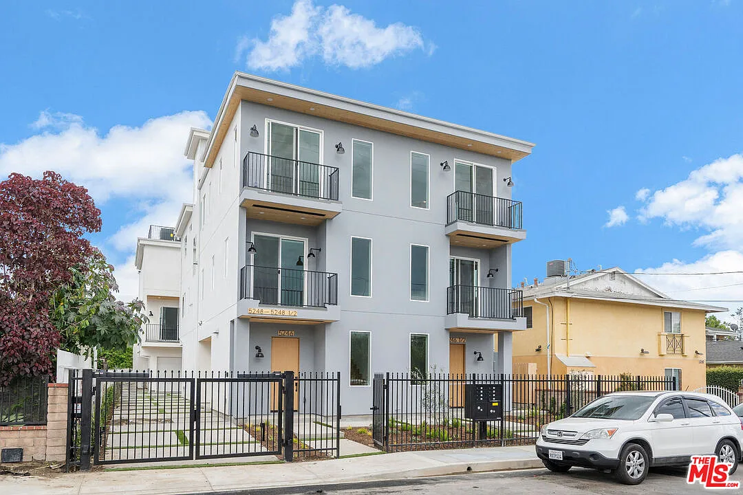1 bed, 1.0 bath, 437 sqft, $1,900 — Photo 1