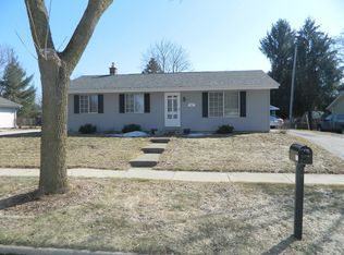 837 Mulberry Ln, Waukesha, WI 53189