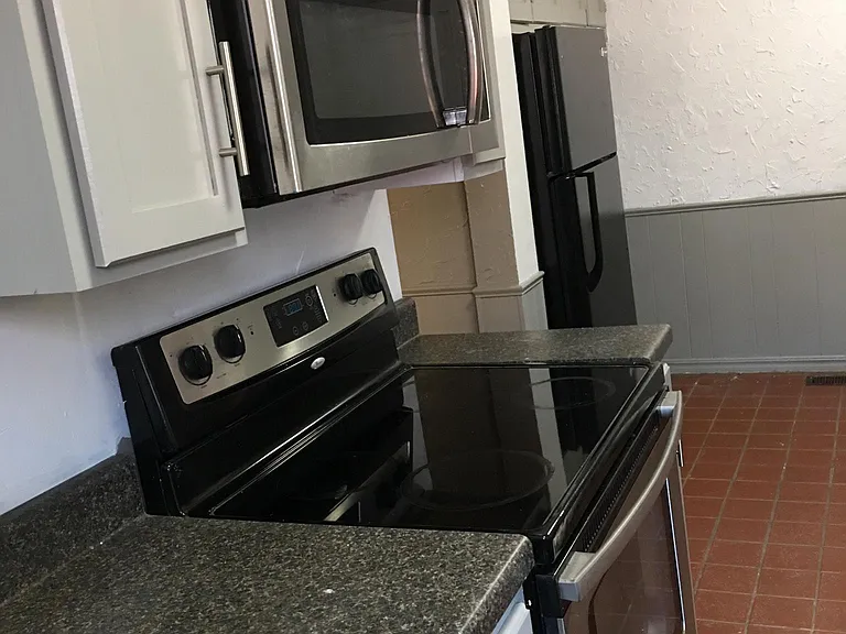 908 NW 42nd St #1 — Photo 3