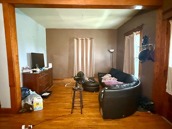 3rd image of 118 S Race St