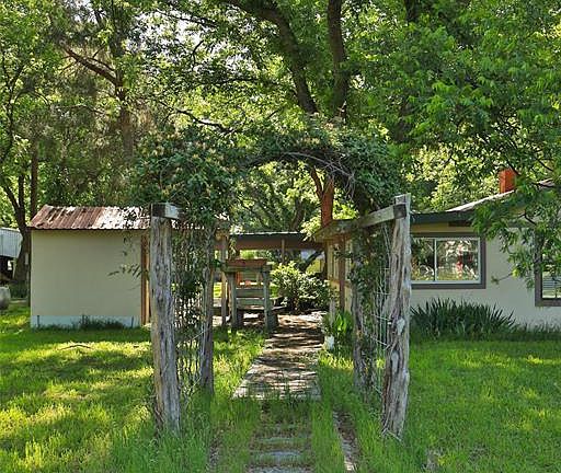 2nd image of 1423 Burkett Ln