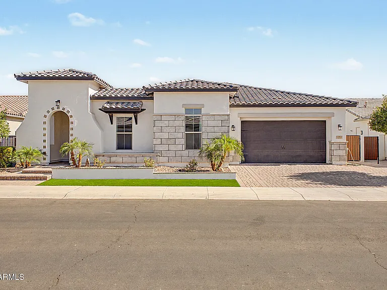 2083 E Scorpio Pl — Photo 1