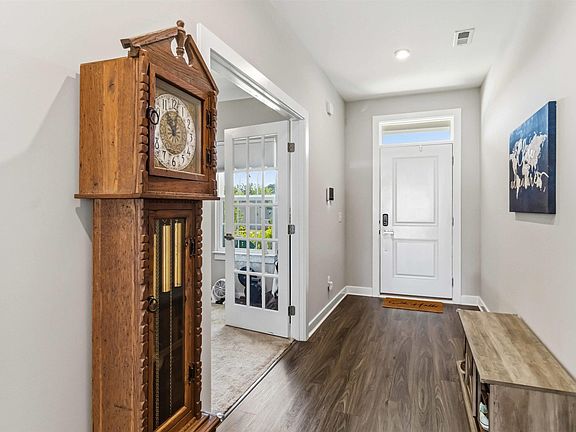 3rd image of 112 Mohegan Way