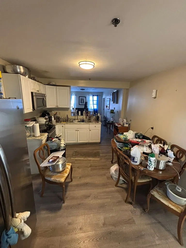 4 bed, 1000 sqft, $2,600 — Photo 3