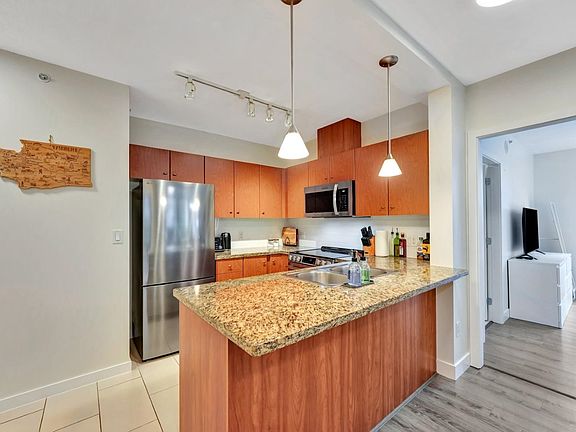 5th image of 511 Rochester Ave #304