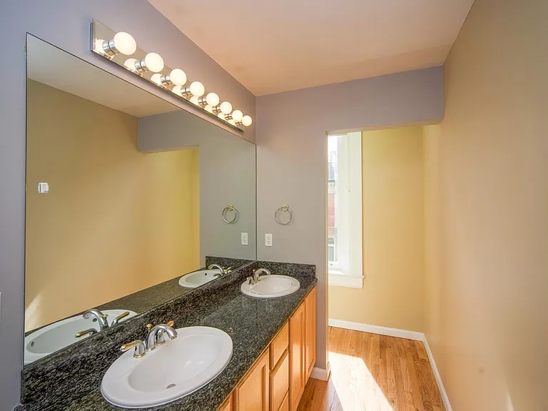 1555 California St #307 — Photo 14