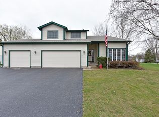 17465 W Hickory Ln, Grayslake, IL 60030