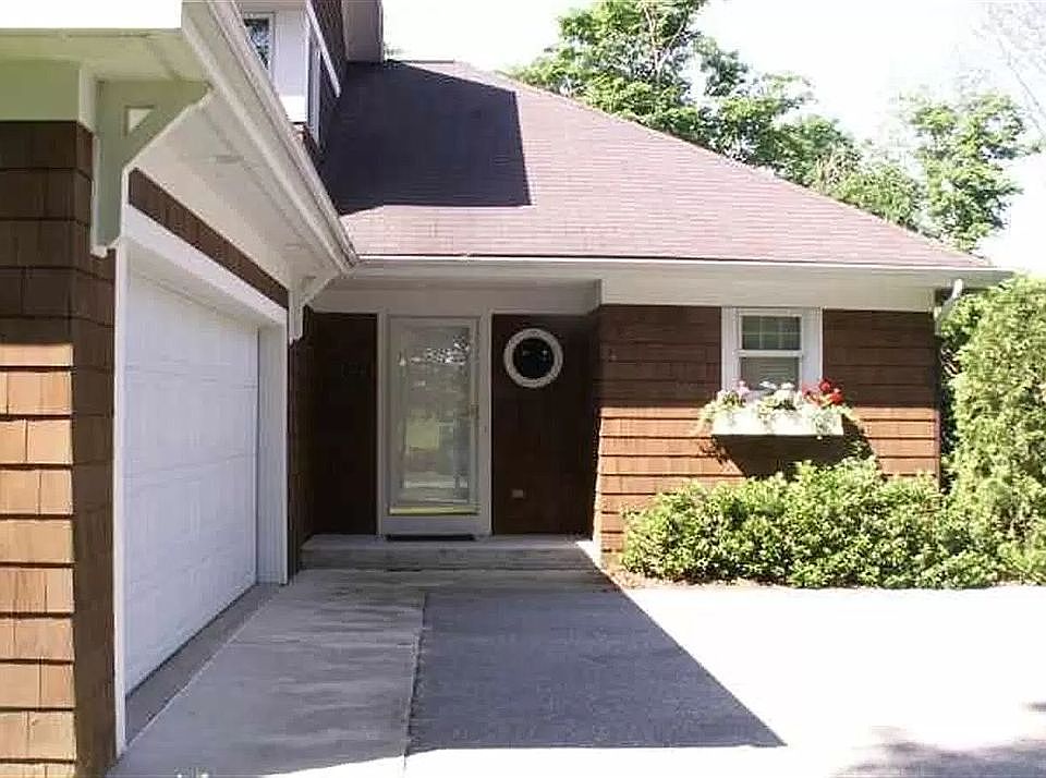 2nd image of 614 Crooked Tree Dr